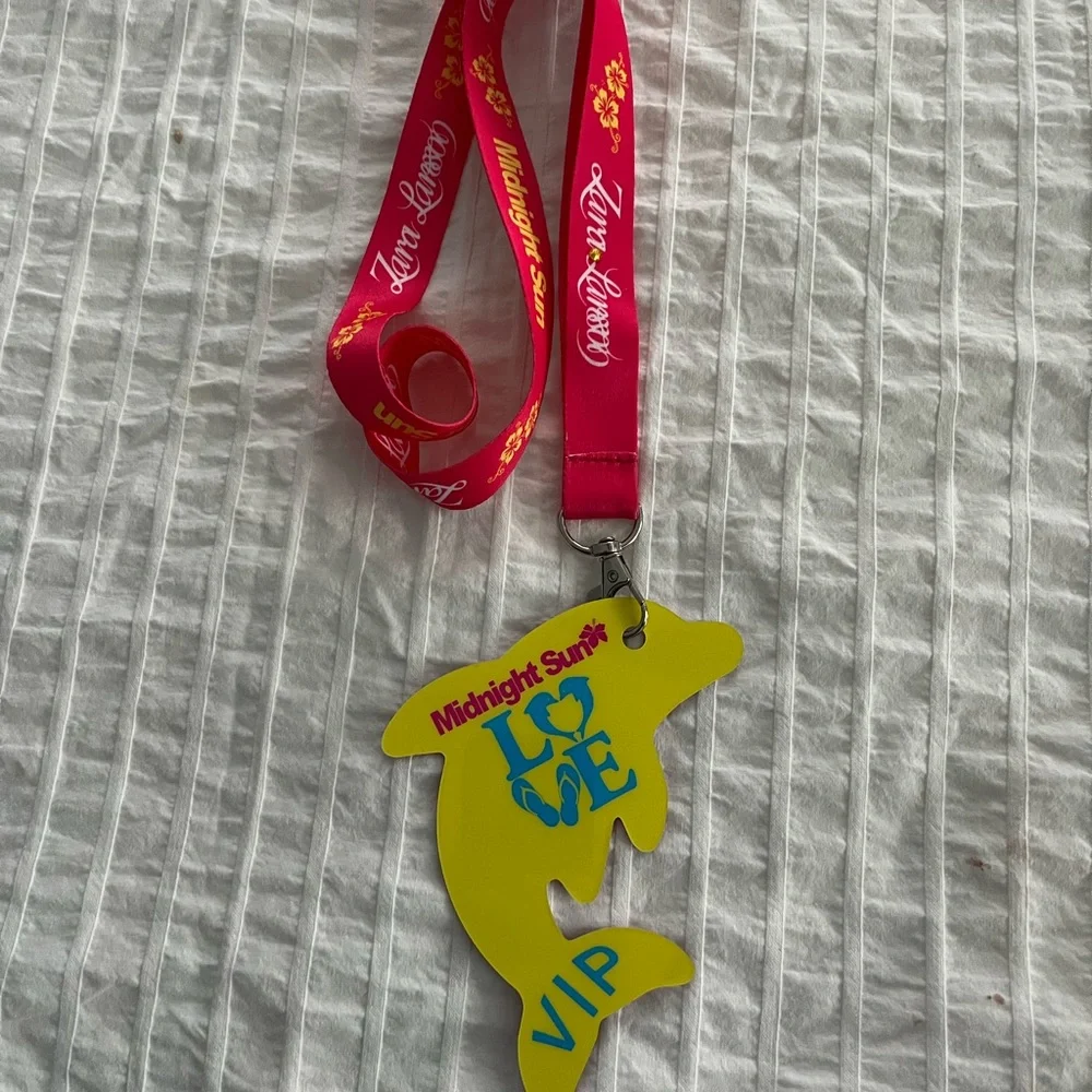Zara Larsson Midnight Sun Tour VIP Signed Lanyard - Picture 1 of 2